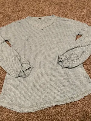 V neck bell sleeve top