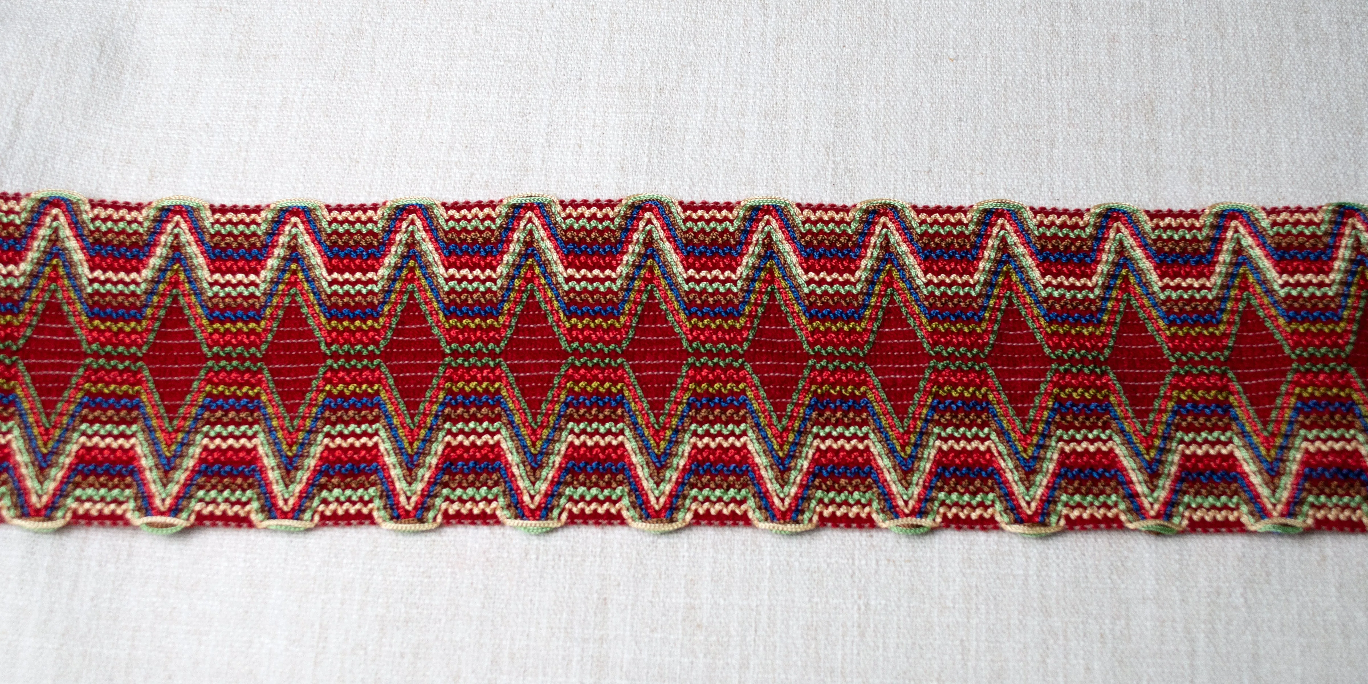 Wide Mirrored Zig-Zag Trim